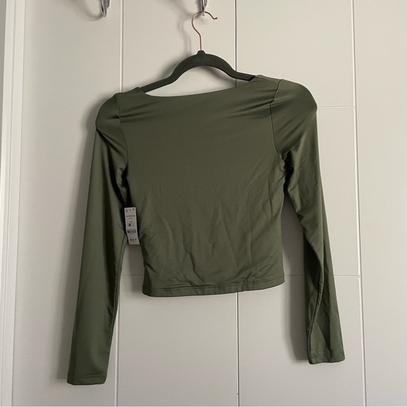 3/$45 Contour Seamless Longsleeve T-shirt - Picture 3 of 3